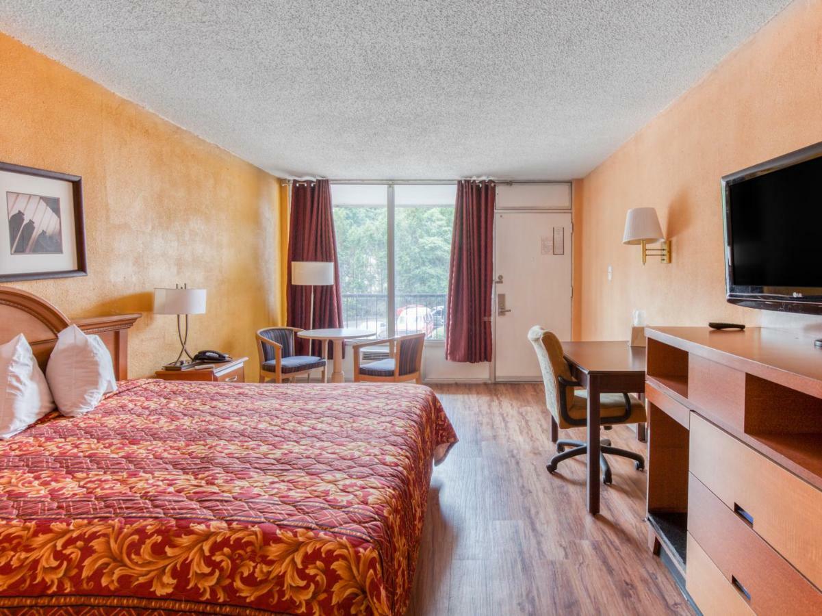 Budgetel Inn & Suites Forest Park Exteriér fotografie