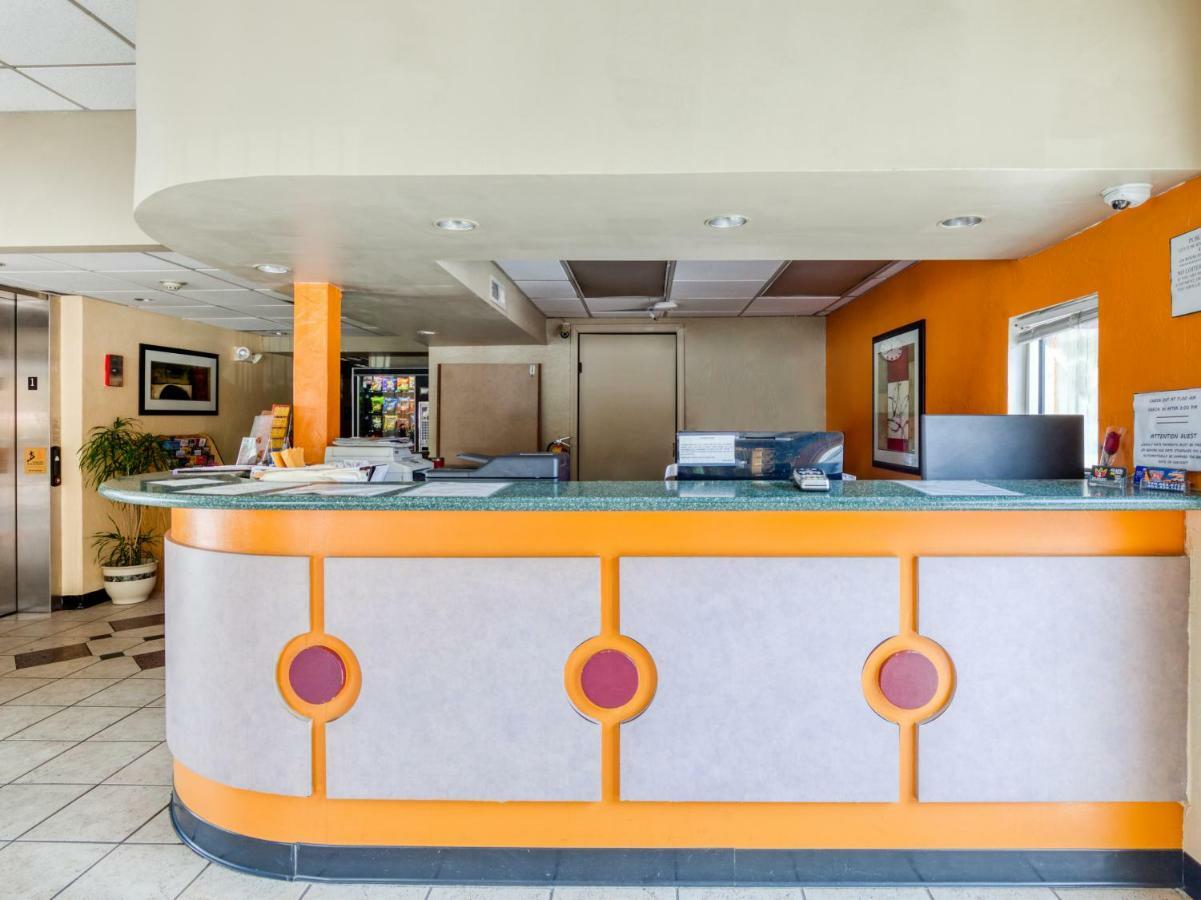 Budgetel Inn & Suites Forest Park Exteriér fotografie
