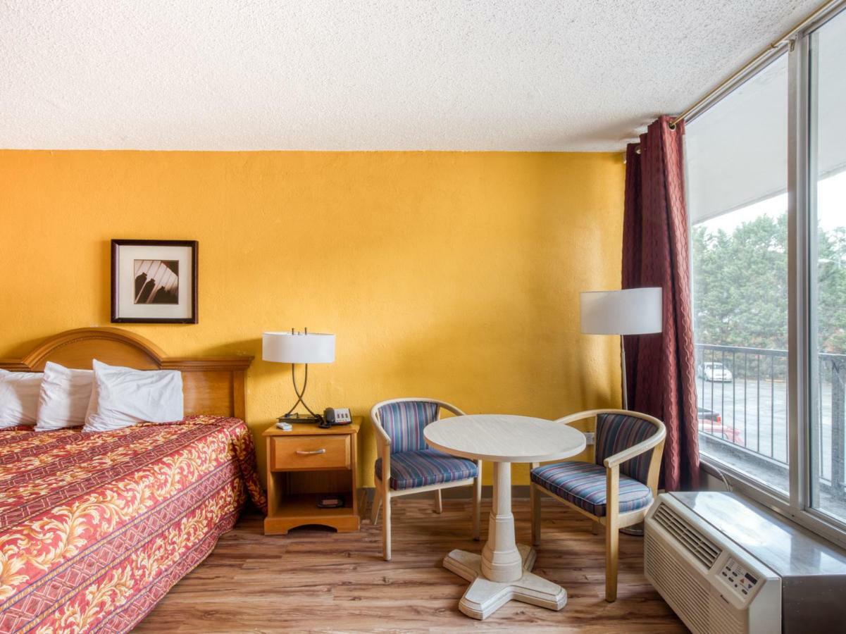Budgetel Inn & Suites Forest Park Exteriér fotografie