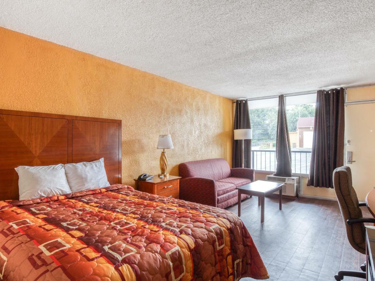 Budgetel Inn & Suites Forest Park Exteriér fotografie