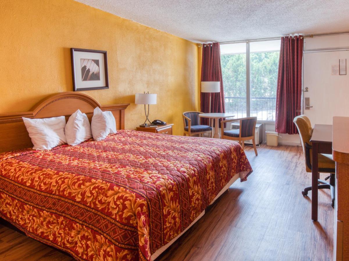 Budgetel Inn & Suites Forest Park Exteriér fotografie